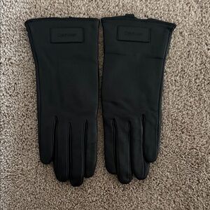 Calvin Klein Sleek Black Leather Women’s Gloves